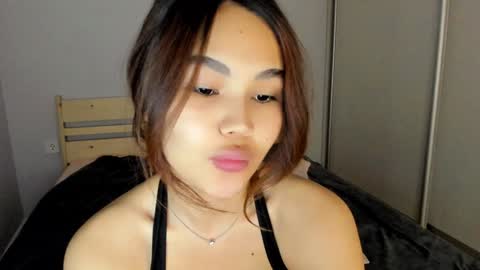 Airi online show from December 2024 01:17:01 PM