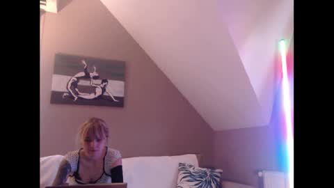 Snapshot of dreamcatcherfantasy chatting on December 2024 07:47:01 AM A girl online show from December 2024 07:47:01 AM