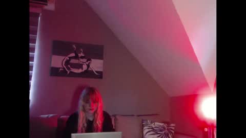 Snapshot of dreamcatcherfantasy chatting on December 2024 08:05:01 AM A girl online show from December 2024 08:05:01 AM