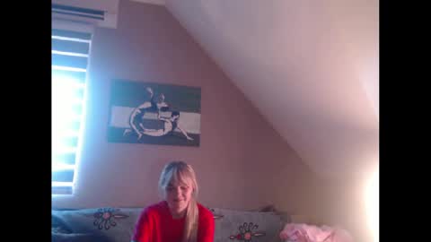 Snapshot of dreamcatcherfantasy chatting on December 2024 07:47:02 AM A girl online show from December 2024 07:47:02 AM