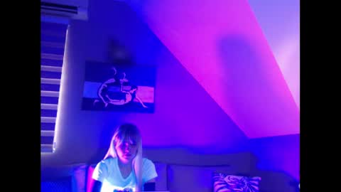 Snapshot of dreamcatcherfantasy chatting on December 2024 07:22:02 AM A girl online show from December 2024 07:22:02 AM