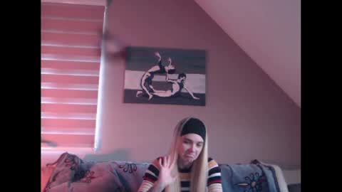 Snapshot of dreamcatcherfantasy chatting on January 2025 07:52:02 AM A girl online show from January 2025 07:52:02 AM