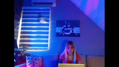 Snapshot of dreamcatcherfantasy chatting on January 2025 07:53:02 AM A girl online show from January 2025 07:53:02 AM