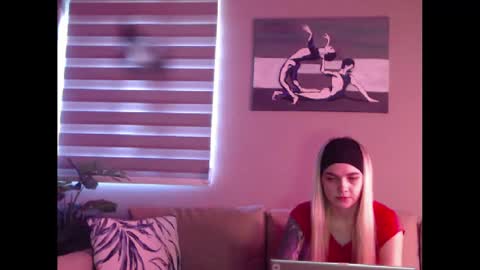 Snapshot of dreamcatcherfantasy chatting on January 2025 08:07:02 AM A girl online show from January 2025 08:07:02 AM