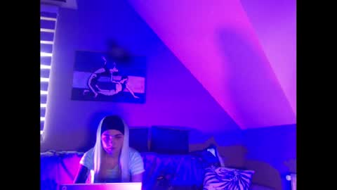 Snapshot of dreamcatcherfantasy chatting on January 2025 07:43:01 AM A girl online show from January 2025 07:43:01 AM