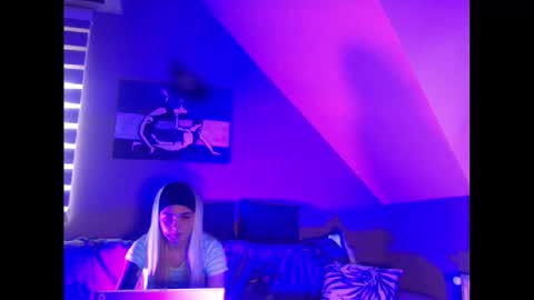 Snapshot of dreamcatcherfantasy chatting on January 2025 10:45:01 AM A girl online show from January 2025 10:45:01 AM