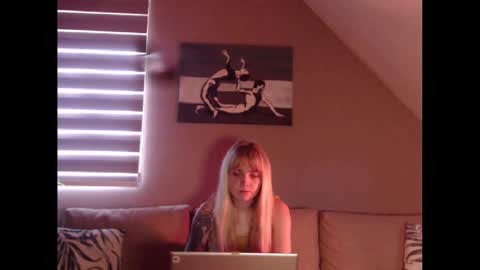 Snapshot of dreamcatcherfantasy chatting on January 2025 08:11:02 AM A girl online show from January 2025 08:11:02 AM