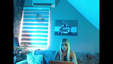 Snapshot of dreamcatcherfantasy chatting on February 2025 08:24:02 AM A girl online show from February 2025 08:24:02 AM