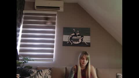 Snapshot of dreamcatcherfantasy chatting on February 2025 07:58:02 AM A girl online show from February 2025 07:58:02 AM