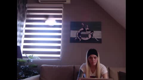 Snapshot of dreamcatcherfantasy chatting on February 2025 08:22:02 AM A girl online show from February 2025 08:22:02 AM