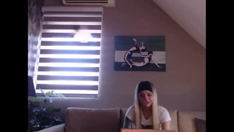 Snapshot of dreamcatcherfantasy chatting on February 2025 11:28:02 AM A girl online show from February 2025 11:28:02 AM