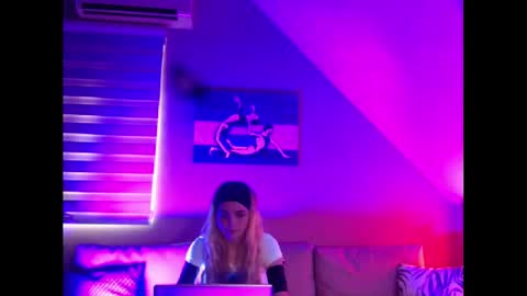 Snapshot of dreamcatcherfantasy chatting on February 2025 07:53:02 AM A girl online show from February 2025 07:53:02 AM