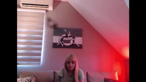 Snapshot of dreamcatcherfantasy chatting on March 2025 08:05:02 AM A girl online show from March 2025 08:05:02 AM