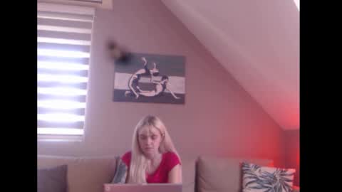 Snapshot of dreamcatcherfantasy chatting on September 2025 07:19:01 AM A girl online show from September 2025 07:19:01 AM