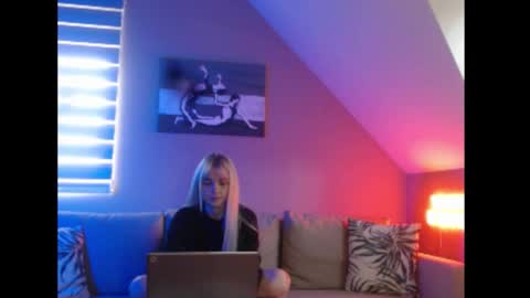 Snapshot of dreamcatcherfantasy chatting on September 2025 07:24:02 AM A girl online show from September 2025 07:24:02 AM