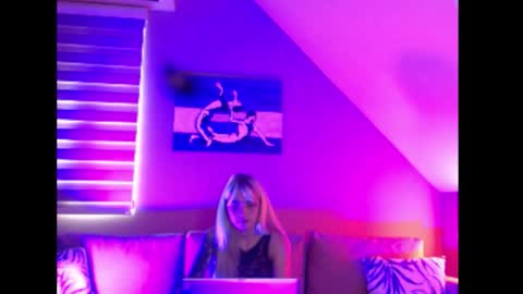 Snapshot of dreamcatcherfantasy chatting on October 2025 07:22:01 AM A girl online show from October 2025 07:22:01 AM