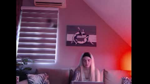 Snapshot of dreamcatcherfantasy chatting on October 2025 07:19:02 AM A girl online show from October 2025 07:19:02 AM