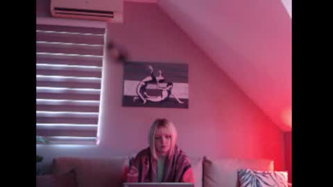 Snapshot of dreamcatcherfantasy chatting on October 2025 07:56:01 AM A girl online show from October 2025 07:56:01 AM