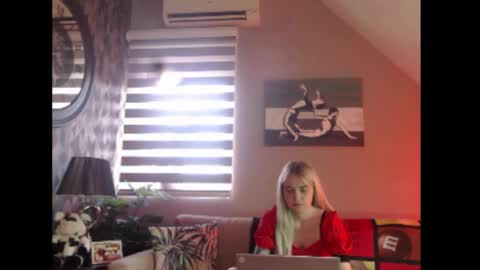 Snapshot of dreamcatcherfantasy chatting on October 2025 07:32:01 AM A girl online show from October 2025 07:32:01 AM