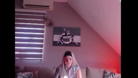 Snapshot of dreamcatcherfantasy chatting on November 2025 09:52:02 AM A girl online show from November 2025 09:52:02 AM