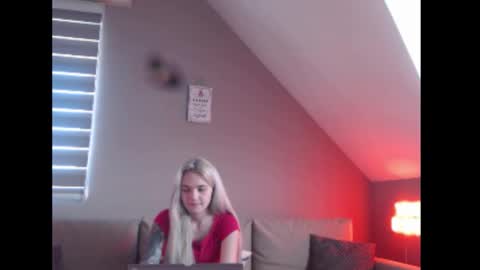 A girl online show from January 2026 08:30:01 AM