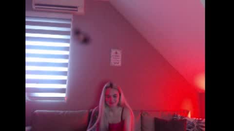 A girl online show from January 2026 08:07:01 AM