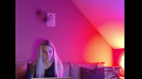 A girl online show from February 2026 08:19:01 AM