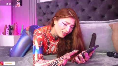 dreamleah_ online show from December 2025 04:30:02 AM