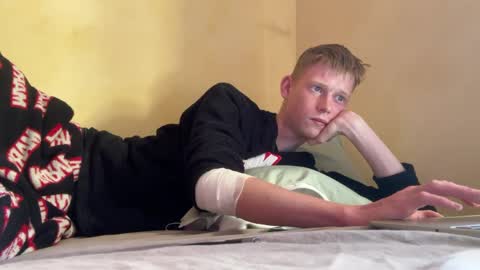 dreamy_devi1 online show from April 2026 01:51:02 PM