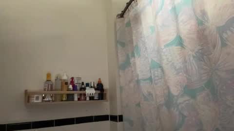 RIRI OR DREAMY online show from November 2025 05:23:02 PM