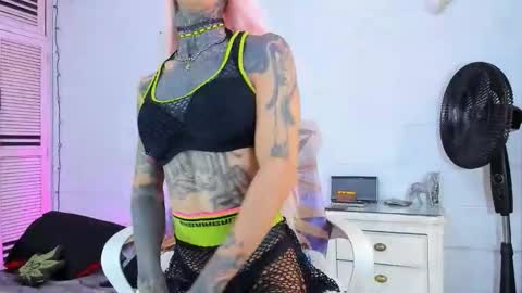 drippyorlove online show from April 2026 07:04:02 PM