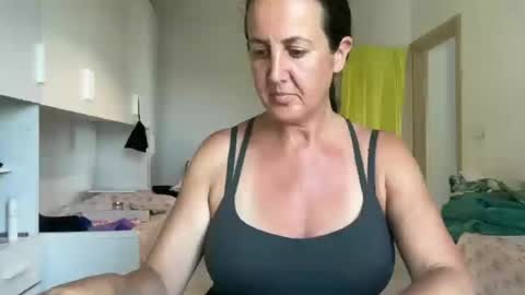 Snapshot of drresa chatting on June 2026 11:40:02 AM Dr. Resa online show from June 2026 11:40:02 AM