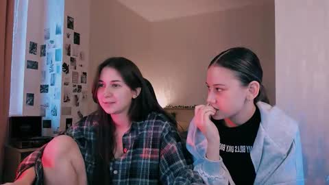 Snapshot of duaoppa chatting on December 2025 09:14:01 AM Adeletall and Aliya online show from December 2025 09:14:01 AM