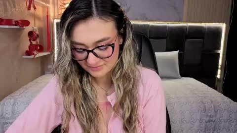 Victoria online show from December 2025 09:02:01 PM