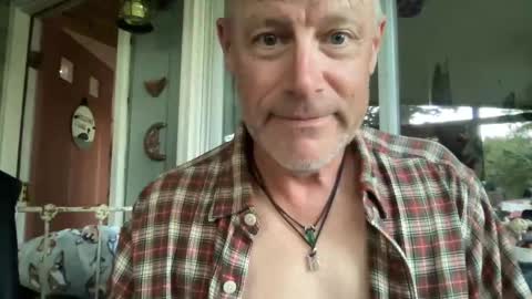 Snapshot of dudeinnh chatting on September 2025 10:14:02 PM Steve online show from September 2025 10:14:02 PM