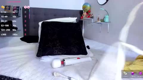 Dulce Maria online show from October 2025 10:32:02 PM