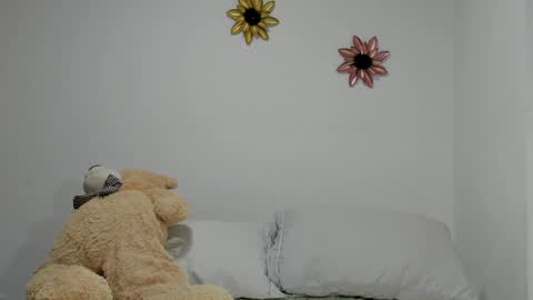 Dulce  online show from February 2025 01:32:01 PM