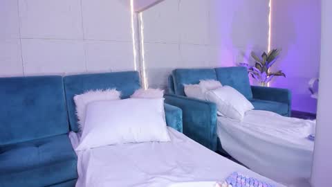 Dulce  online show from February 2026 08:07:02 PM