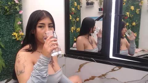 Abril Cruz online show from September 2025 06:09:02 PM