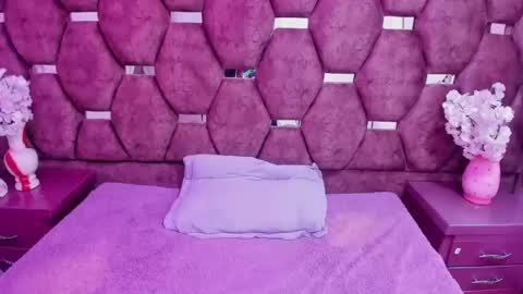 Dulcineaa19 online show from July 2026 10:12:01 PM
