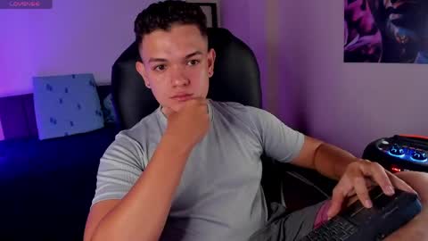Snapshot of dunkan_kravitz chatting on May 2026 12:19:02 AM Dunkan Kravitz online show from May 2026 12:19:02 AM