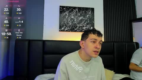 Snapshot of duolust chatting on October 2025 12:09:01 PM Thomas and Noah online show from October 2025 12:09:01 PM