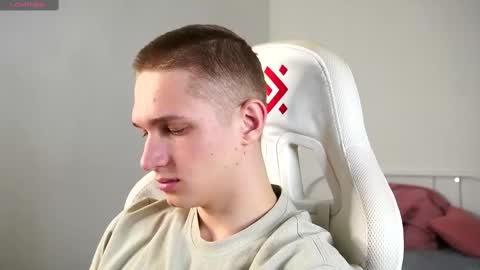 Dustyn online show from February 2025 07:35:02 PM