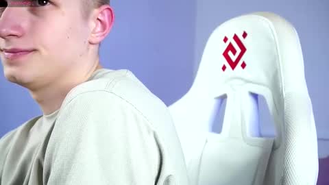 Dustyn online show from March 2025 03:04:01 PM