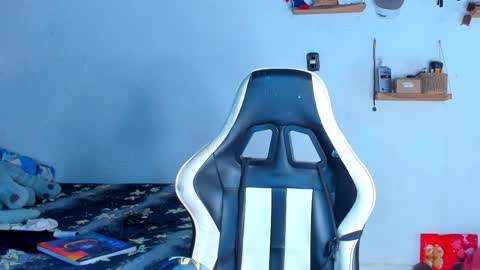 Dylan online show from April 2026 01:27:01 AM