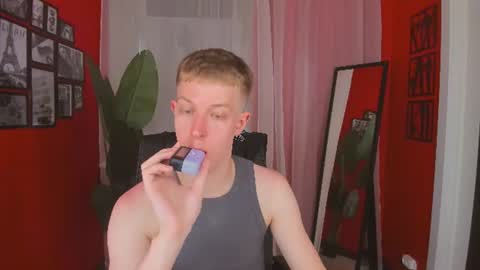 Snapshot of dylan_norton chatting on June 2026 09:33:02 AM Dylan online show from June 2026 09:33:02 AM