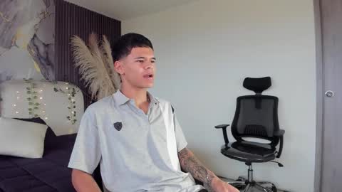 dylanroyce_ online show from February 2026 12:59:02 PM