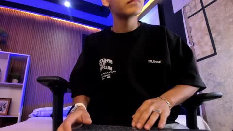 dylanroyce_ online show from April 2026 12:16:02 PM