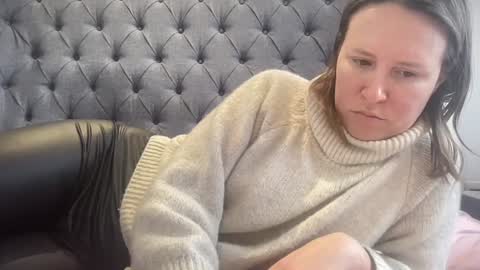 Nadia Ferreira  online show from January 2026 11:04:02 AM