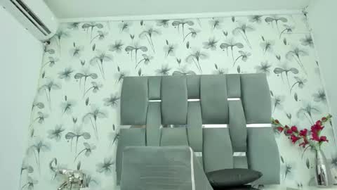 ebanolily online show from February 2026 02:35:01 PM